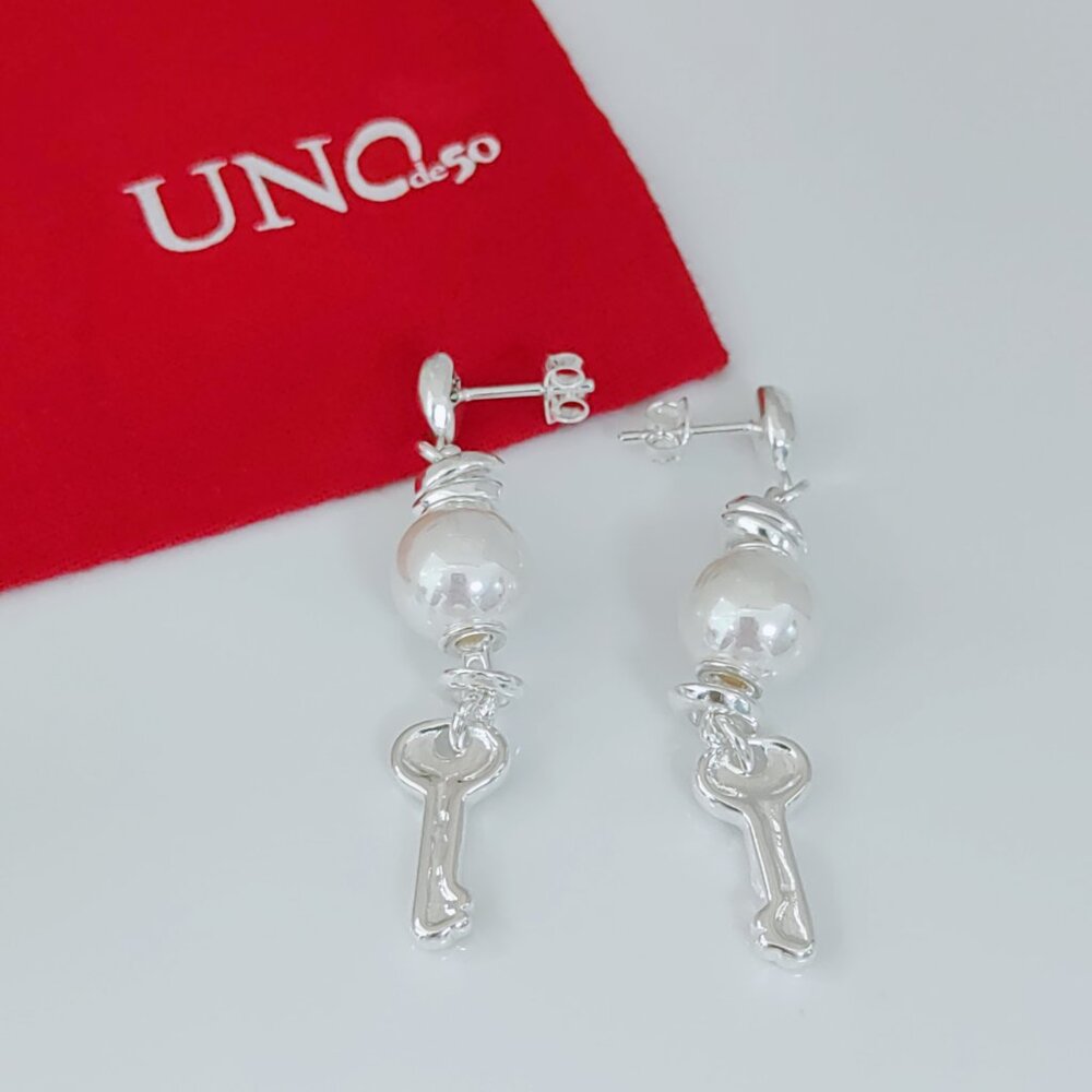 UNO de 50 Earring Abre Ostras, with Pearl and Key Earring Jewelry Silver Plated